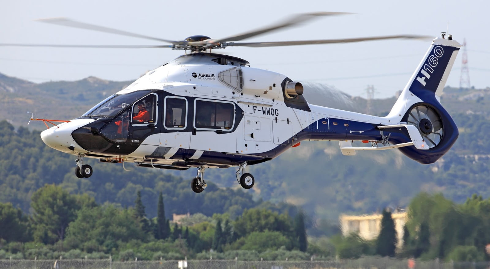 Пеканов смята да закупи хеликоптери за спешна помощ