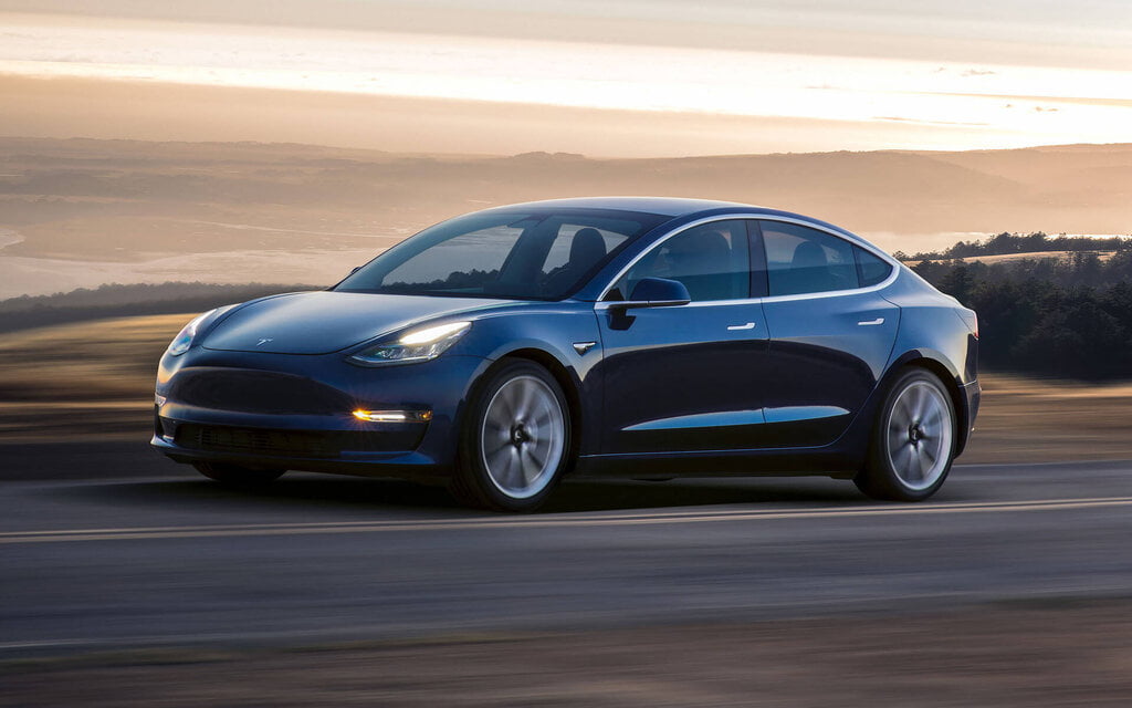 Tesla ще изтегли близо 1,1 млн. автомобила заради дефект