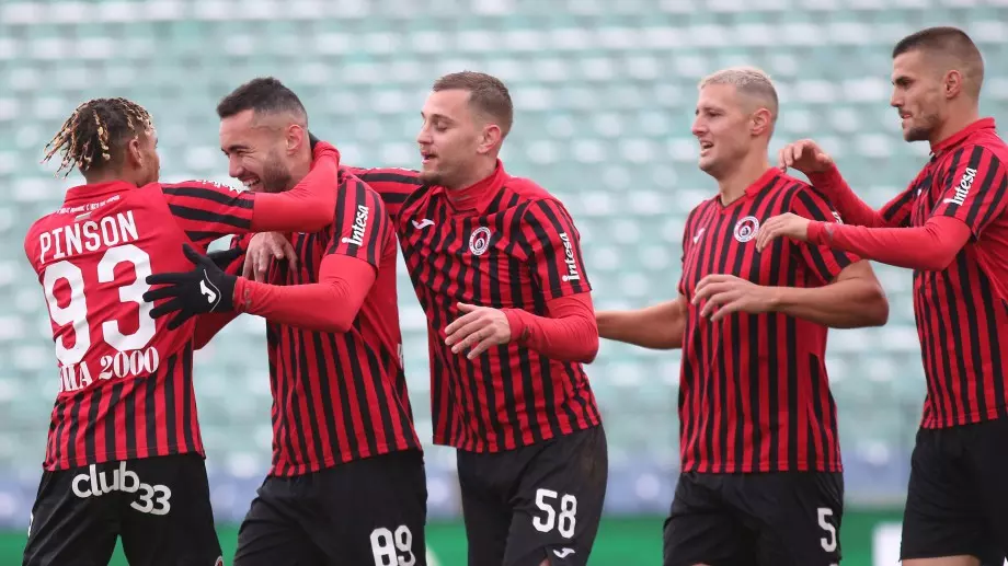 Локомотив София апелира своите фенове за подкрепа в мача срещу Хебър
