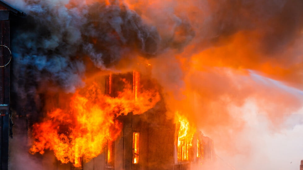 Възрастен мъж почина при пожар в дома му
