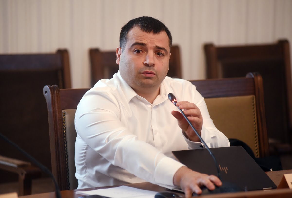 Депутат от ПП гласува с "въздържал се" за военна помощ за Украйна