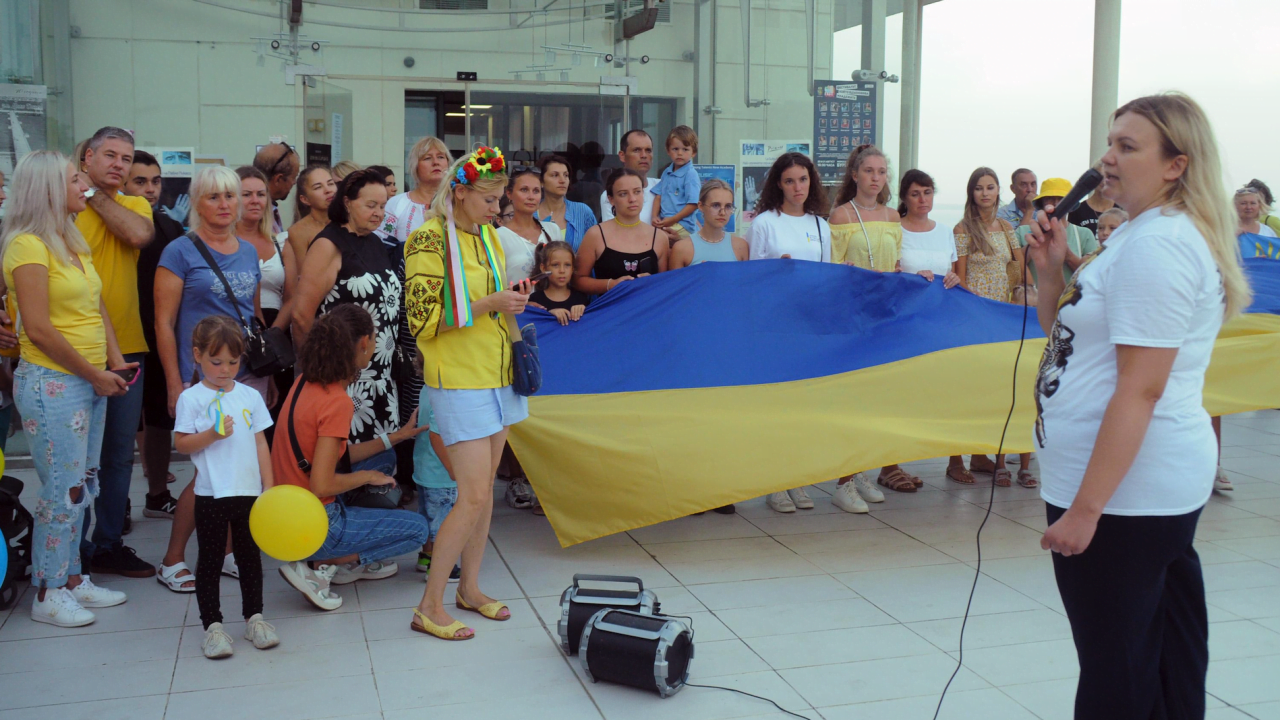 Бежанци от Украйна на протест срещу изместването им в държавни бази