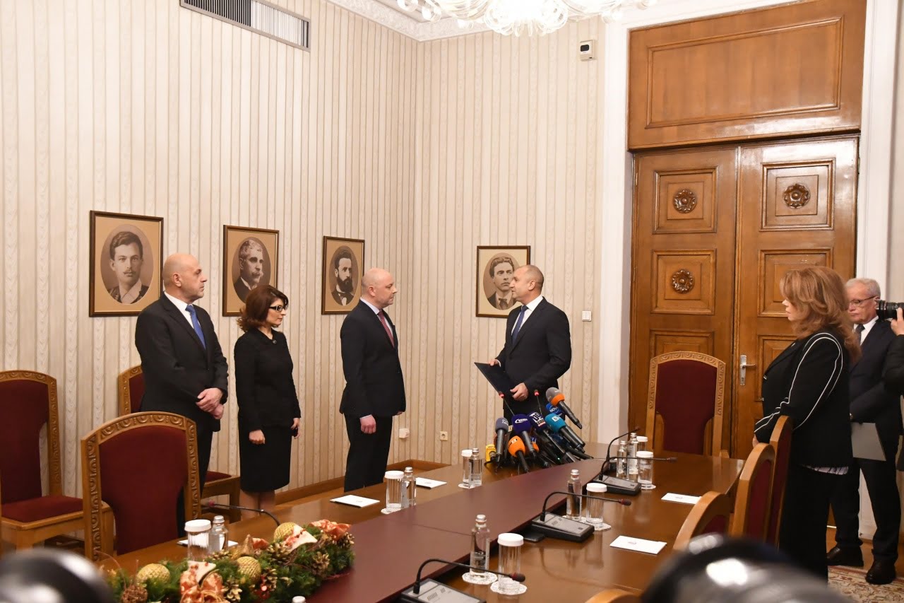 ГЕРБ номинираха Николай Габровски за премиер, той прие първия мандат