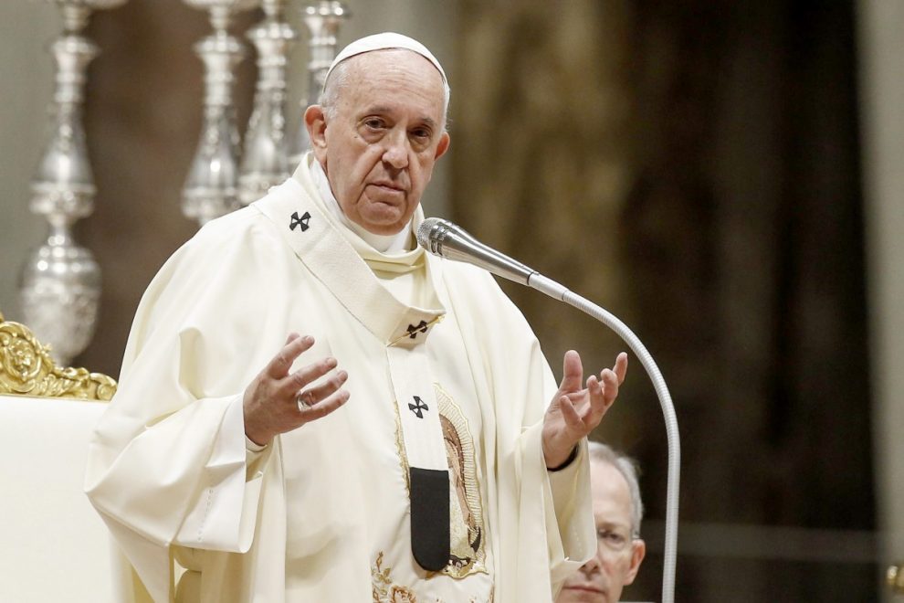 Папа Франциск обяви, че здравословното състояние на папа Бенедикт е лошо
