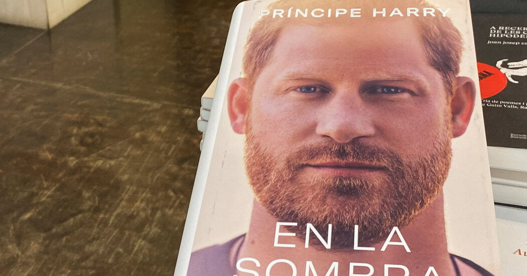 Опашки пред книжарниците във Великобритания за автобиографичната книга на Принц Хари