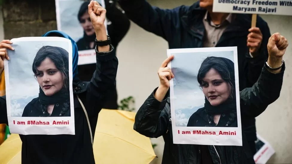Двама души бяха екзекутирани в Иран по обвинение за убийство на паравоенен