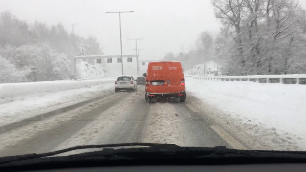 Лоши метеорологични условия блокираха главни пътища в Румъния