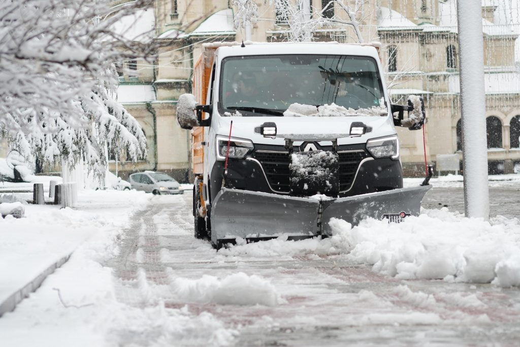 Пътната мрежа в София е обработена срещу заледяване след вчерашните снеговалежи