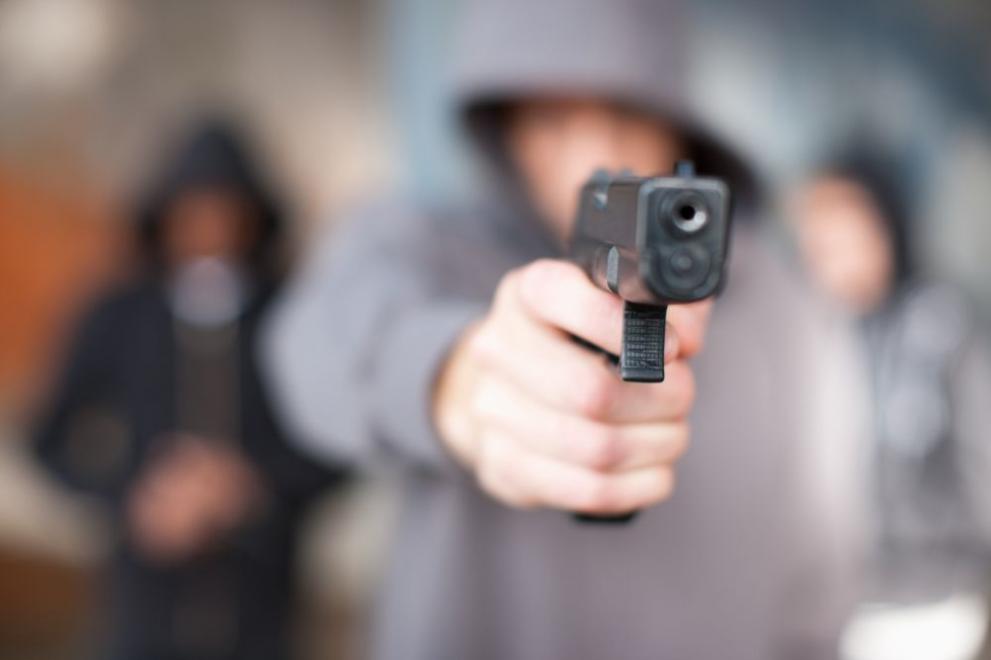 Мъж заплаши свой съсед с газов пистолет в Иван Вазово