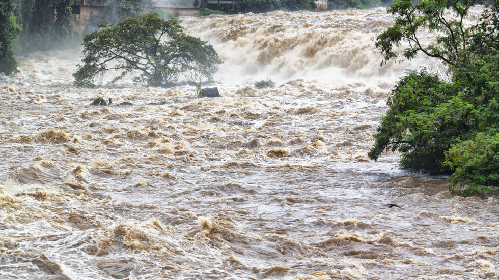 Проливни дъждове предизвикаха наводнения в Бразилия, има 36 загинали