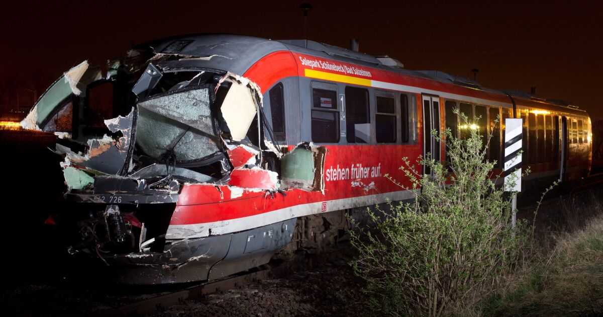 Пътнически и товарен влак се сблъскаха челно в Гърция, 29 души загинаха