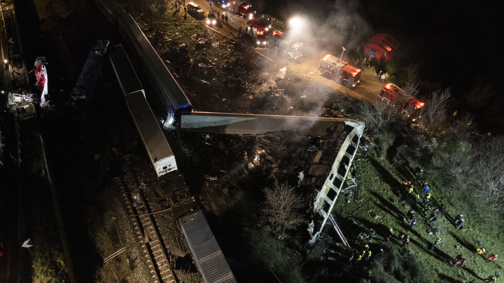 Към момента няма данни за ранени българи при катастрофата с влакове в Гърция