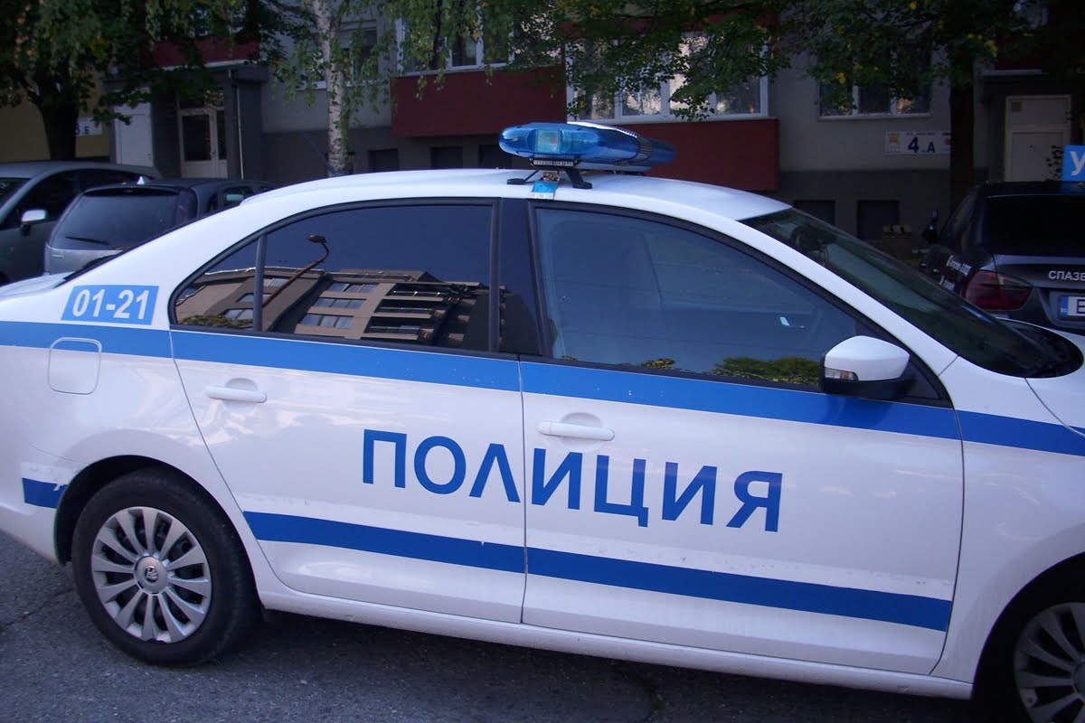 Водач на автомобил се удари в спирка в Крумовградско