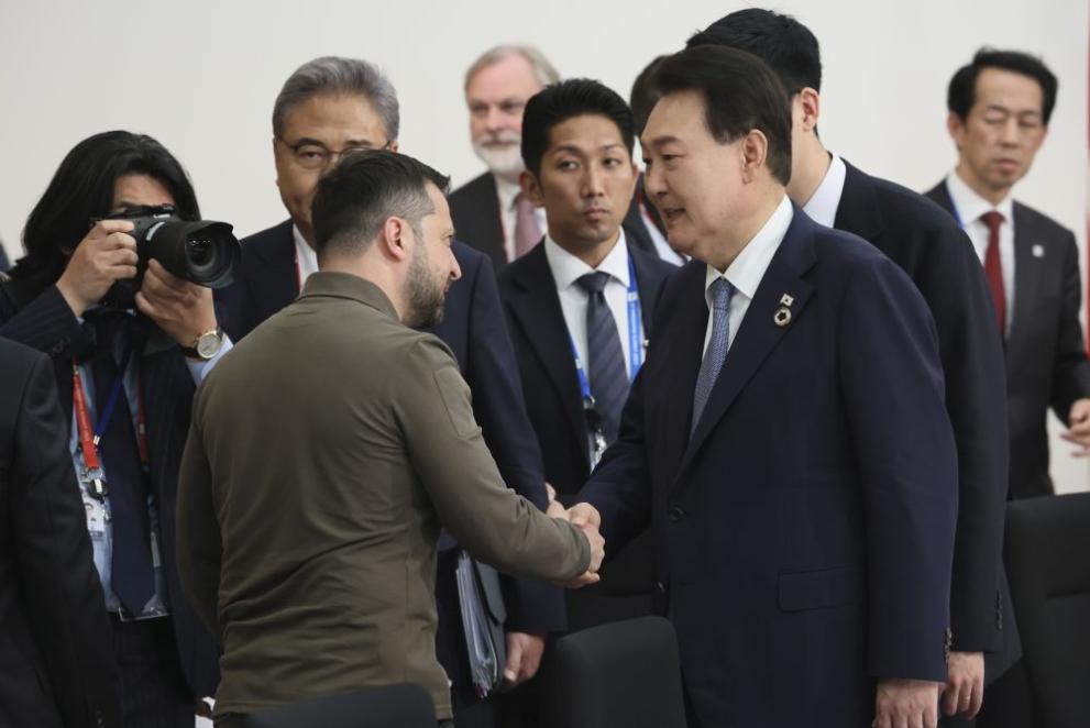 Володимир Зеленски на среща с южнокорейския президент