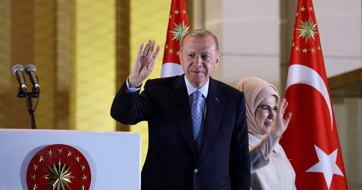 Реджеп Ердоган поиска прошка за забавянето на спасителните акции в Турция