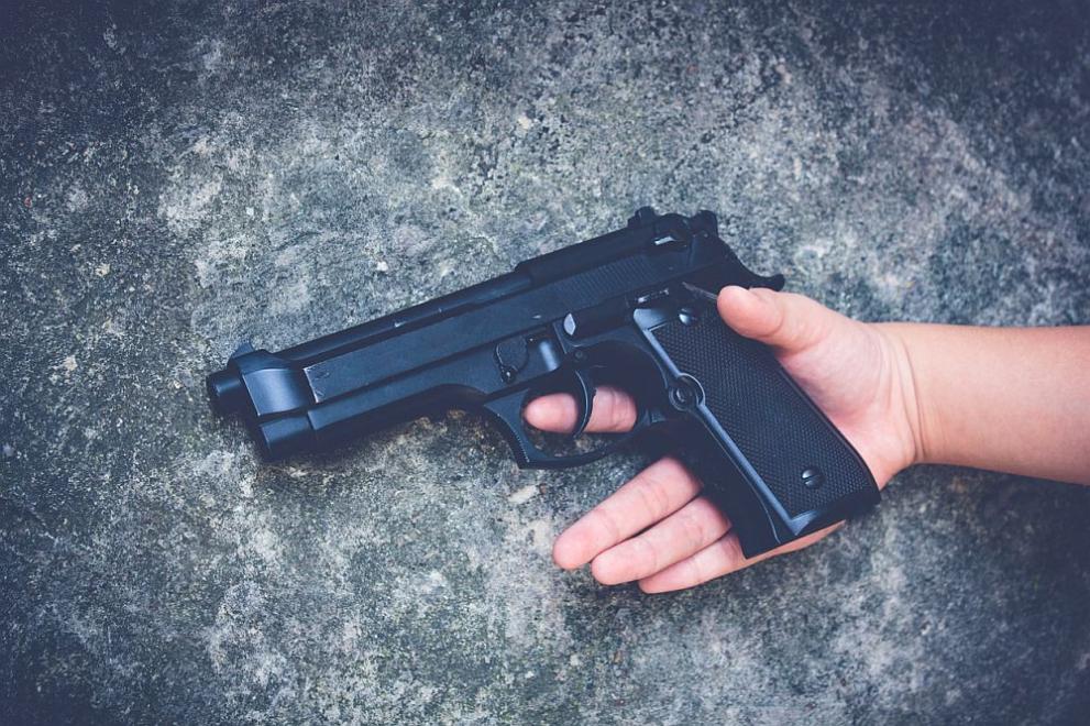 Заловиха пиян мъж, произвел изстрел с пистолет в Пловдив