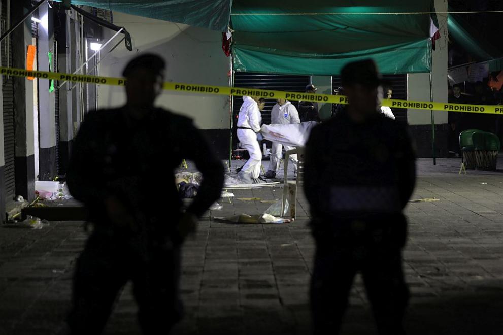 Поне десет души загинаха при стрелба на автомобилно изложение в Мексико
