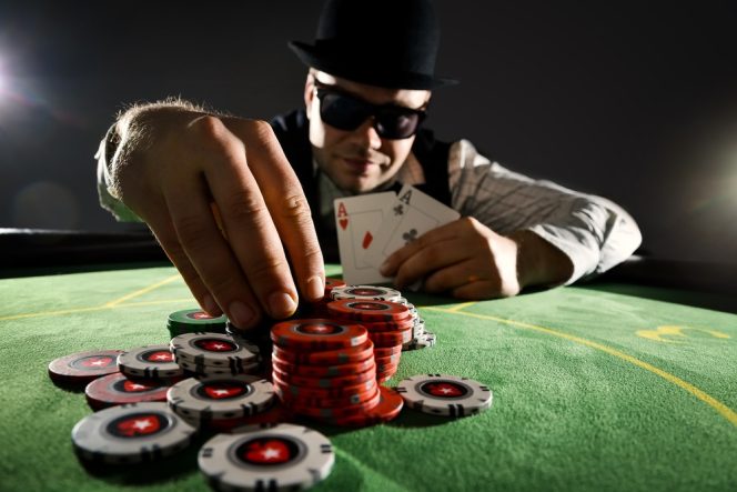 Как да блъфирам при игра на покер?