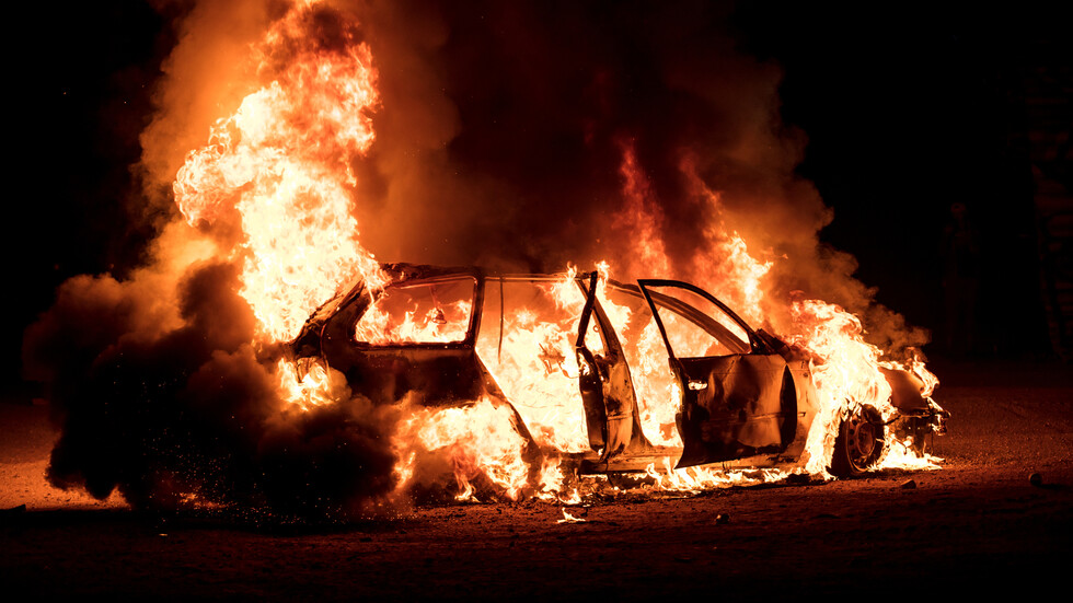 Лек автомобил се самозапали край магистрала "Тракия", един мъж загина