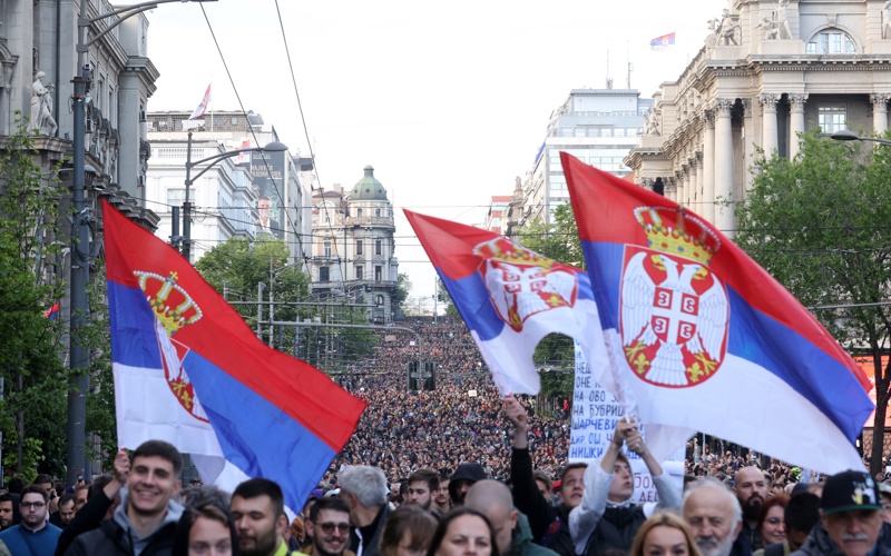 Хиляди души протестираха срещу насилието в Белград