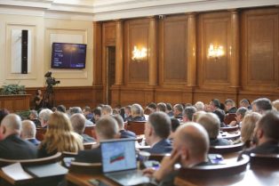 Росен Желязков прекрати днешното заседание в парламента