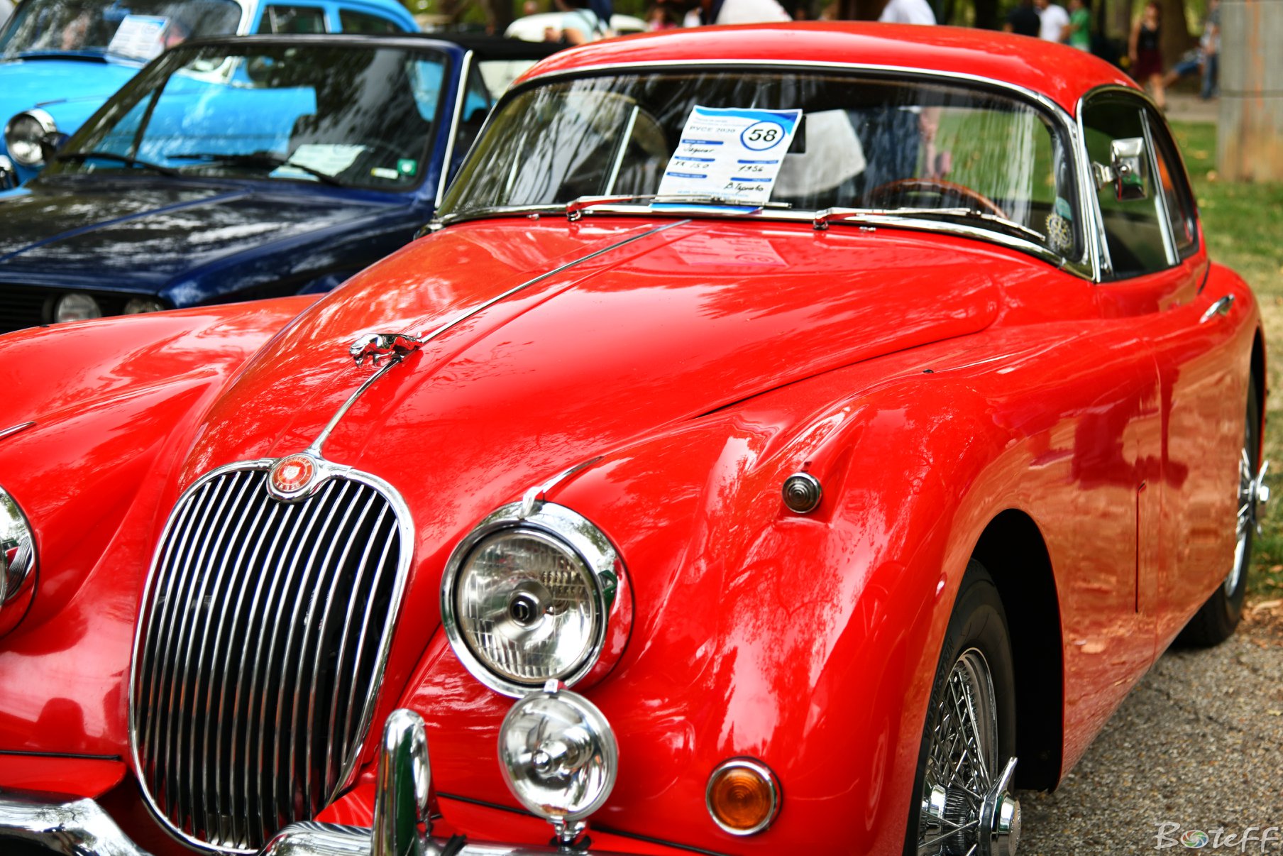Международен парад на ретро автомобили се провежда в Русе
