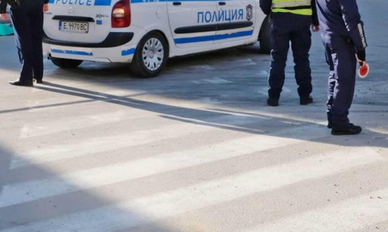 Водач на автомобил блъсна жена на пешеходна пътека в Димитровград