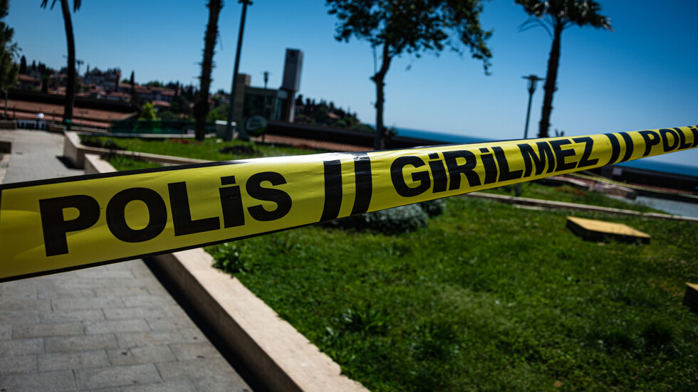 Трима души бяха убити и двама пострадаха при конфликт между враждуващи фамилии в Турция