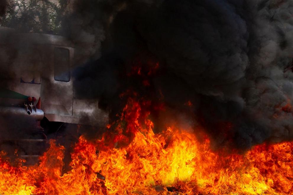 Техническа неизправност предизвика пожар в автобус около село Българене