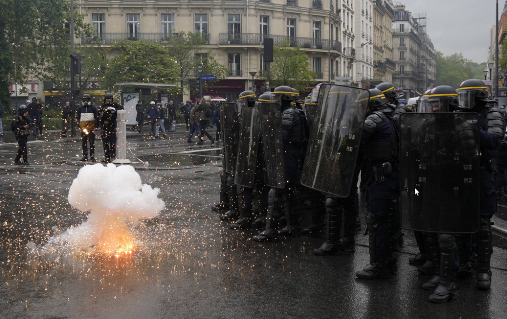 Около 1000 души бяха арестувани през изминалата нощ на безредици във Франция