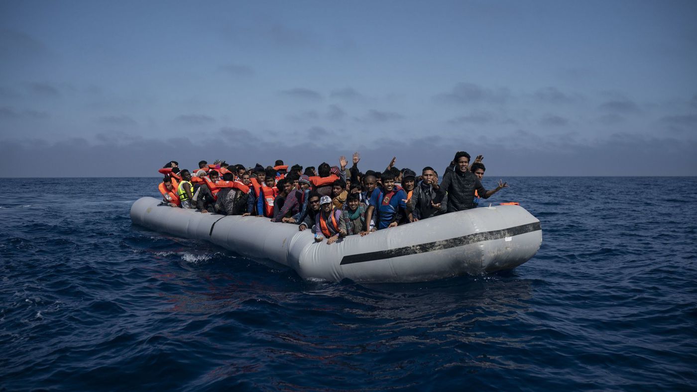 Гръцката брегова охрана спаси 48 мигранти около остров Лесбос