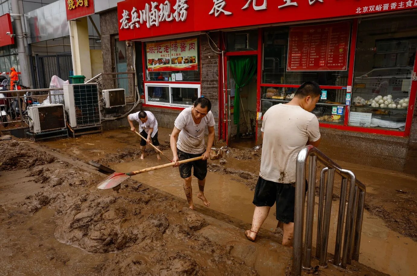 33 жертви след пороите в Пекин, 18 души се издирват