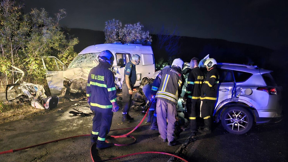 Тежка катастрофа между кемпер и лека кола във Варненско взе една жертва