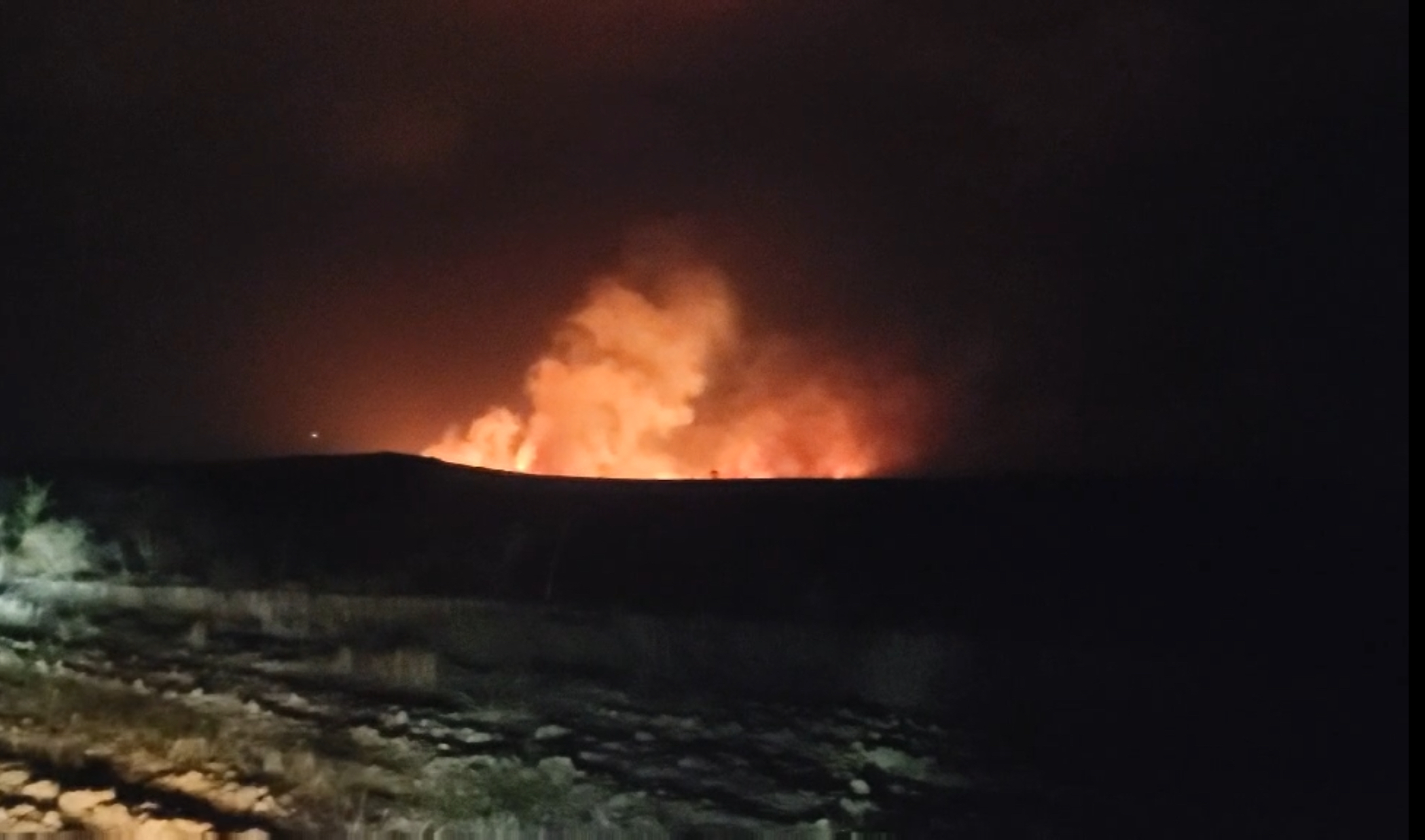 Пожар до военния полигон около Казанлък
