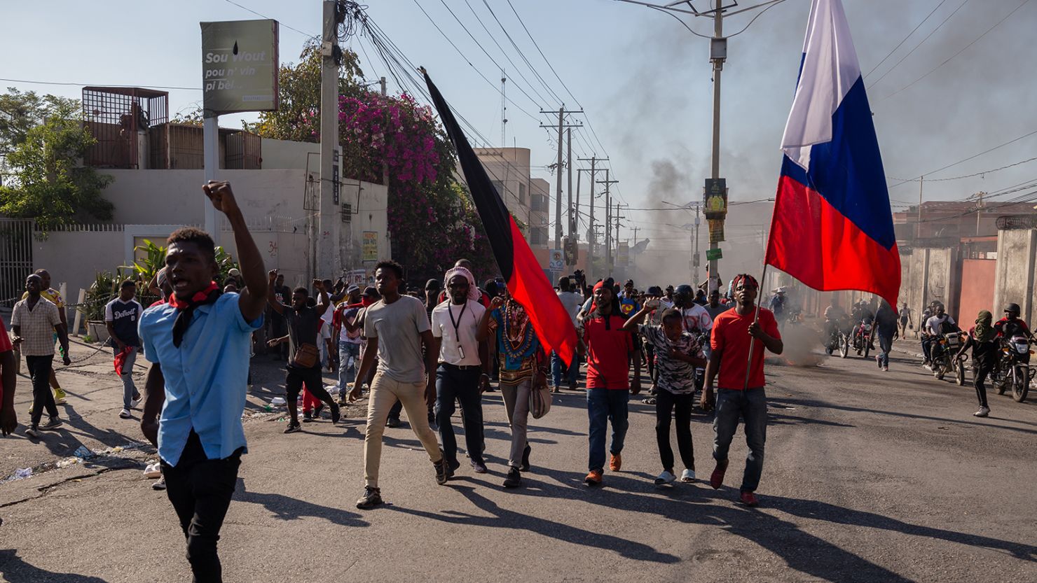 САЩ и ЕС евакуират дипломатите си от Хаити