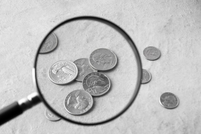 Инвестиране в сребърни монети срещу сребърни кюлчета: Кой е по-добрият избор?