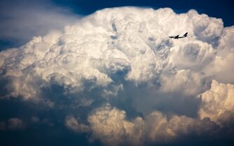 Как се засяват облаци и можем ли да променяме климата?