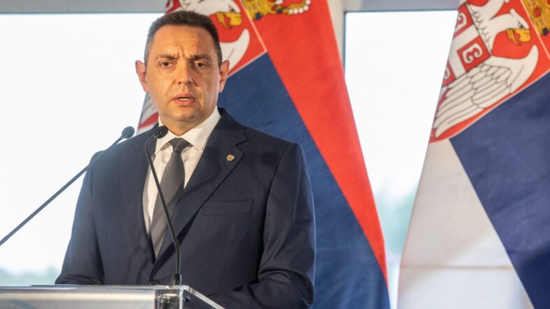 Новото правителство на Сърбия включва санкциониран за връзки с Кремъл