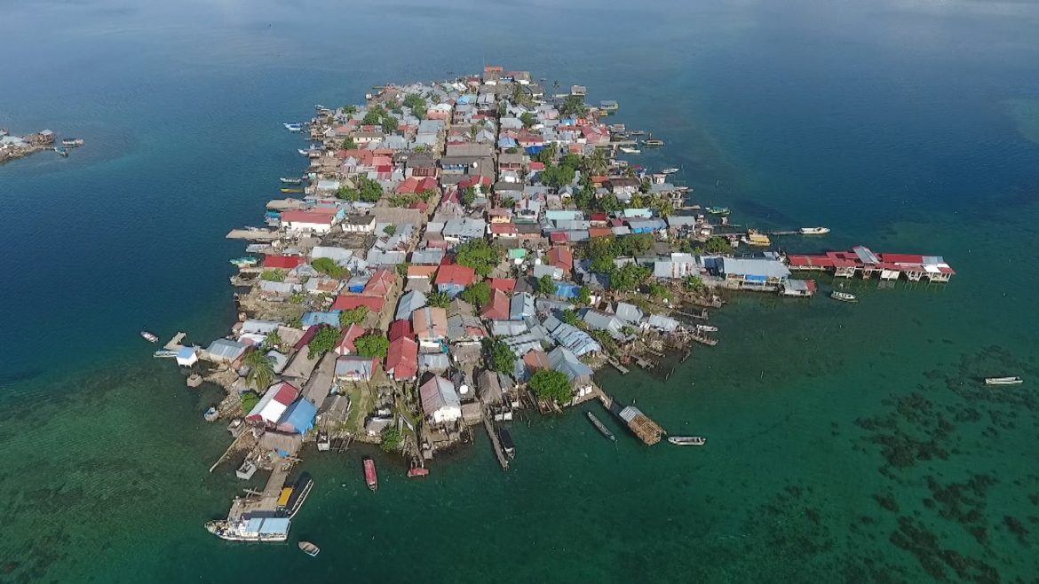 Островна общност се евакуира поради покачване на морското ниво