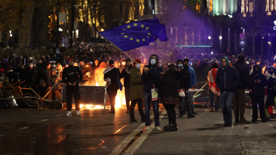 Протести в Грузия, след като правителството спря членството в ЕС