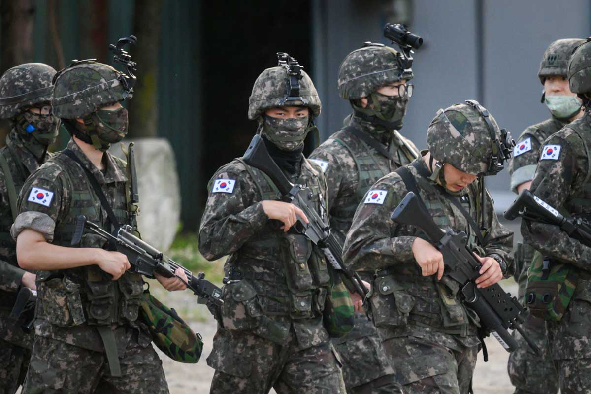 Seoul invests in silicon army, no soldiers